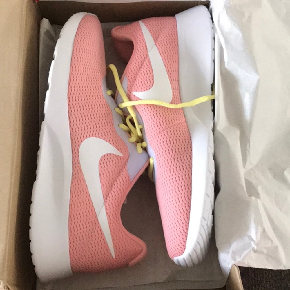 Women’s Nike Tanjun shoes